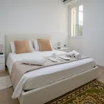 Whitehouse Bed and breakfast 4*