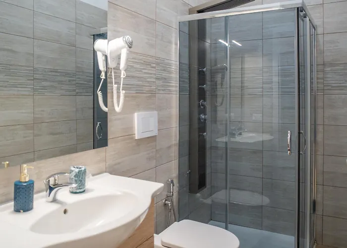 Whitehouse Oda ve Kahvaltı 4*