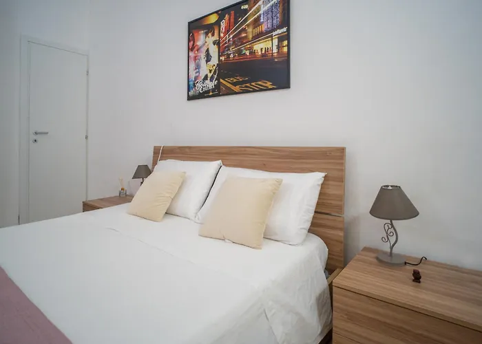 Whitehouse Couette-café 3*