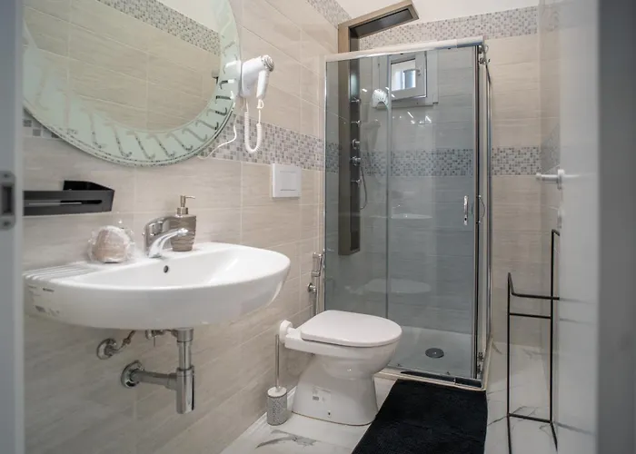 Whitehouse לינה וארוחת בוקר